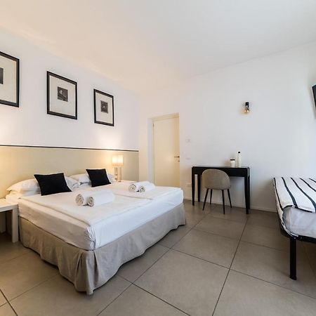 Carly'S Rooms Torbole Sul Garda Exterior photo