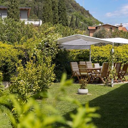 Carly'S Rooms Torbole Sul Garda Exterior photo