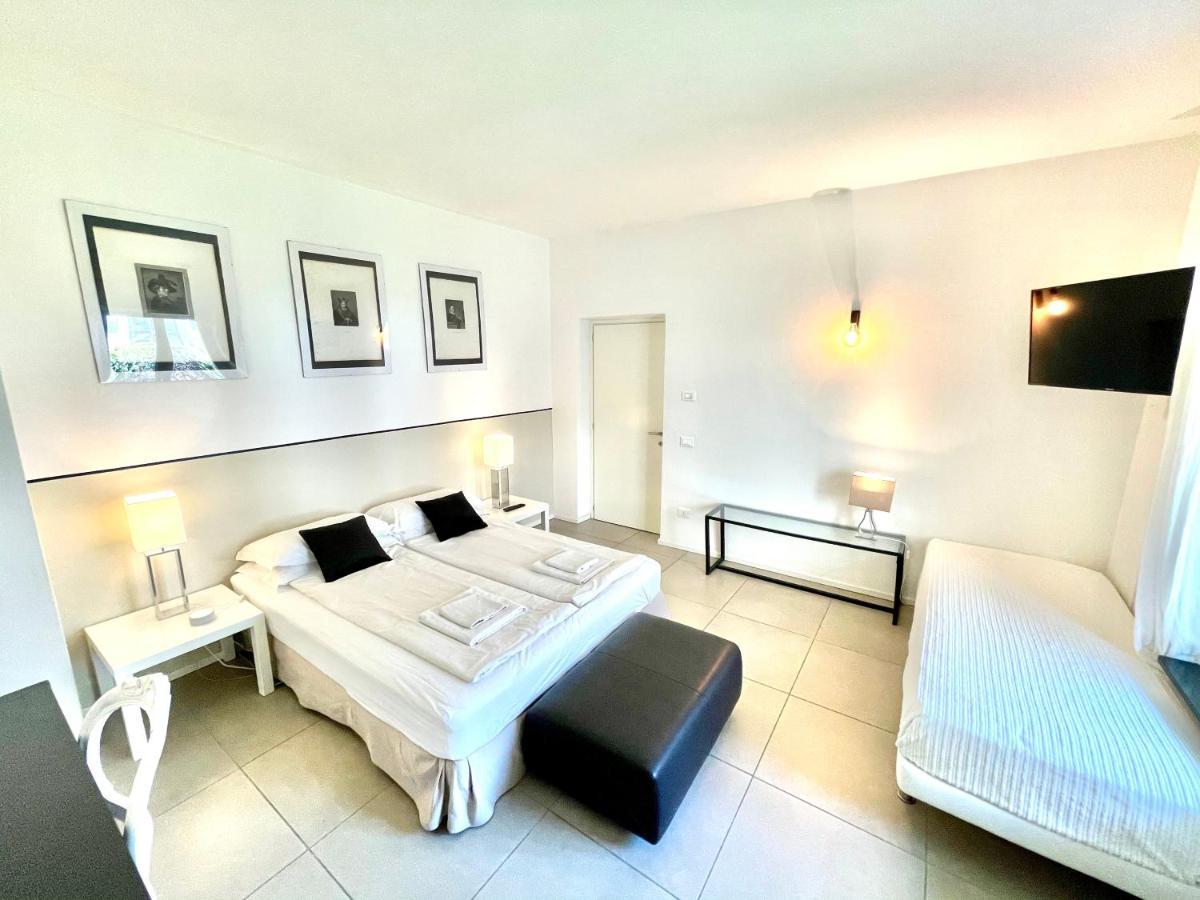 Carly'S Rooms Torbole Sul Garda Exterior photo
