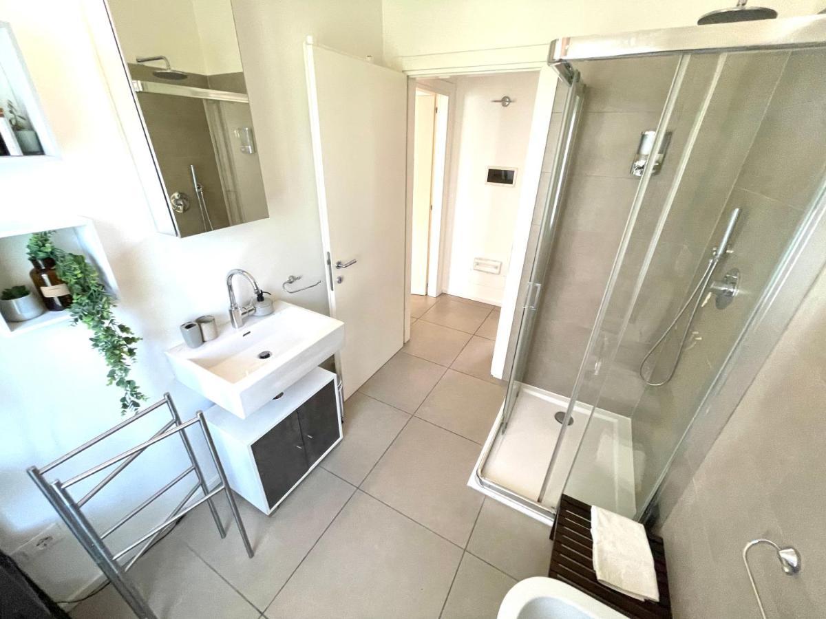 Carly'S Rooms Torbole Sul Garda Exterior photo