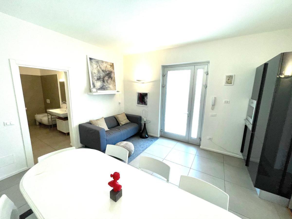 Carly'S Rooms Torbole Sul Garda Exterior photo