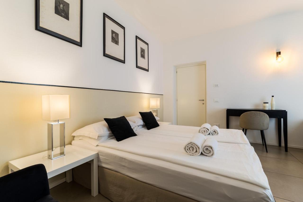 Carly'S Rooms Torbole Sul Garda Exterior photo