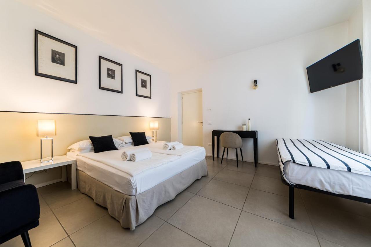Carly'S Rooms Torbole Sul Garda Exterior photo