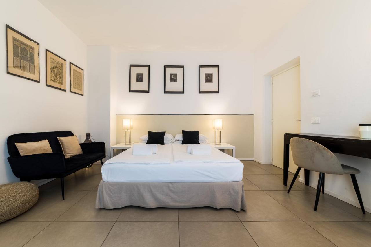 Carly'S Rooms Torbole Sul Garda Exterior photo