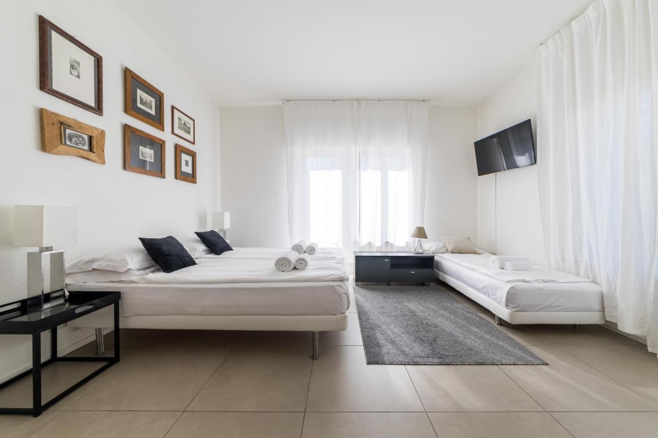 Carly'S Rooms Torbole Sul Garda Exterior photo