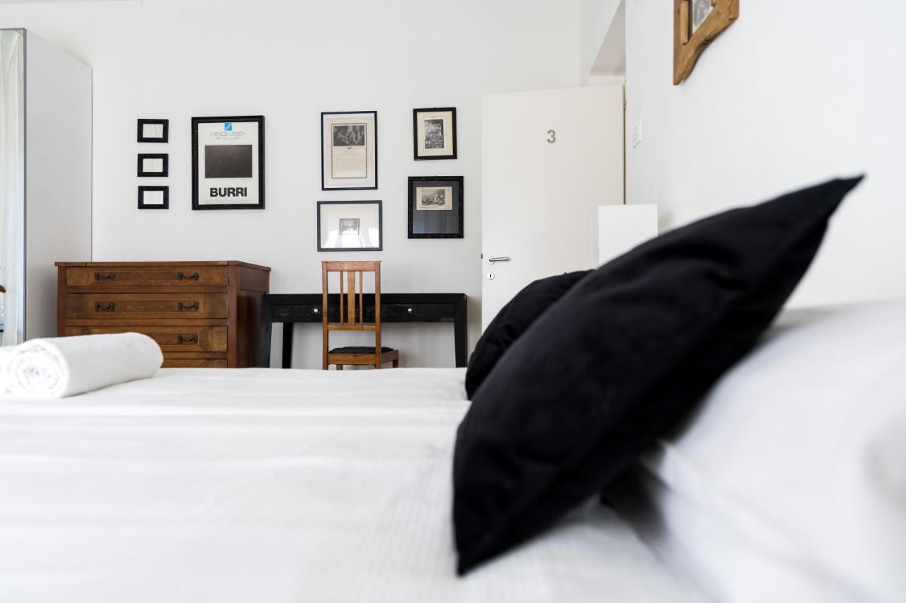 Carly'S Rooms Torbole Sul Garda Exterior photo