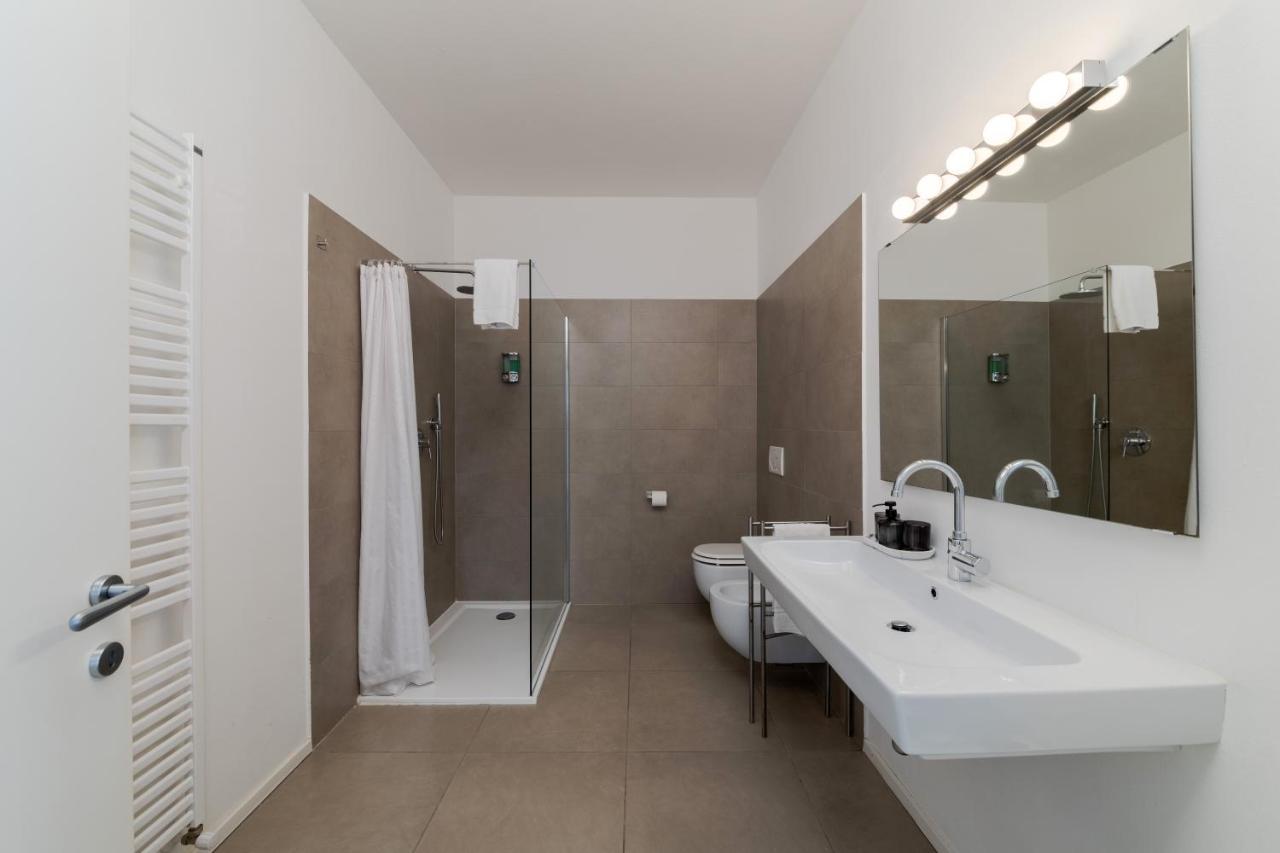 Carly'S Rooms Torbole Sul Garda Exterior photo
